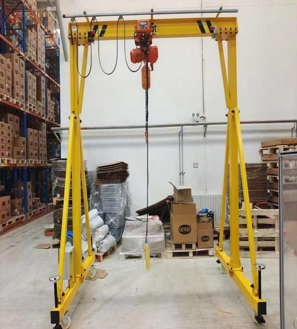 Electric trackless gantry crane